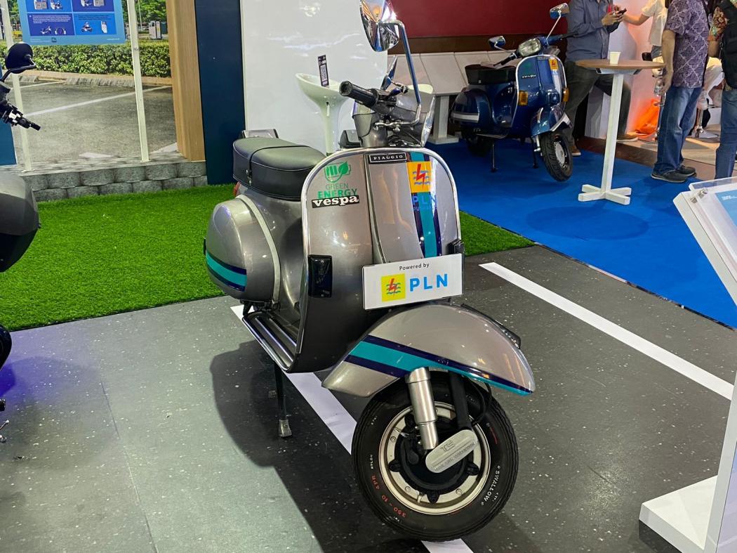 Intip Motor Vespa Elektrik hingga Chopper Klasik  Bertenaga Listrik di IIMS 2023
