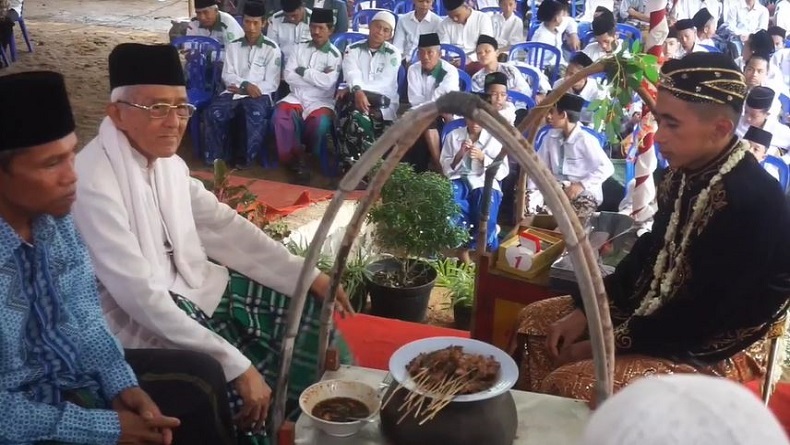 Unik, 5 Pasangan Pengantin di Purworejo Menikah dengan Mahar Sate Winong