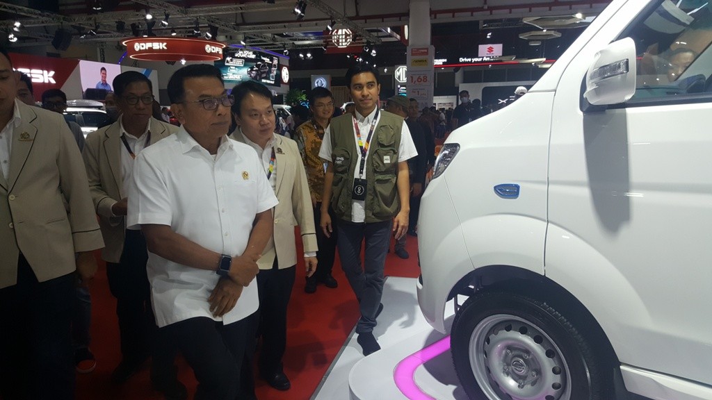 Sambangi IIMS 2023, Moeldoko Tantang Esemka Lakukan Ini