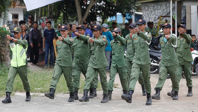 Seru, Lomba Baris Berbaris Hansip di KBB, Gaya Mereka Tak Kalah dengan Tentara