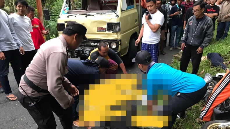 Braak! Motor dan Truk di Gunungkidul Adu Banteng, 1 Orang Tewas