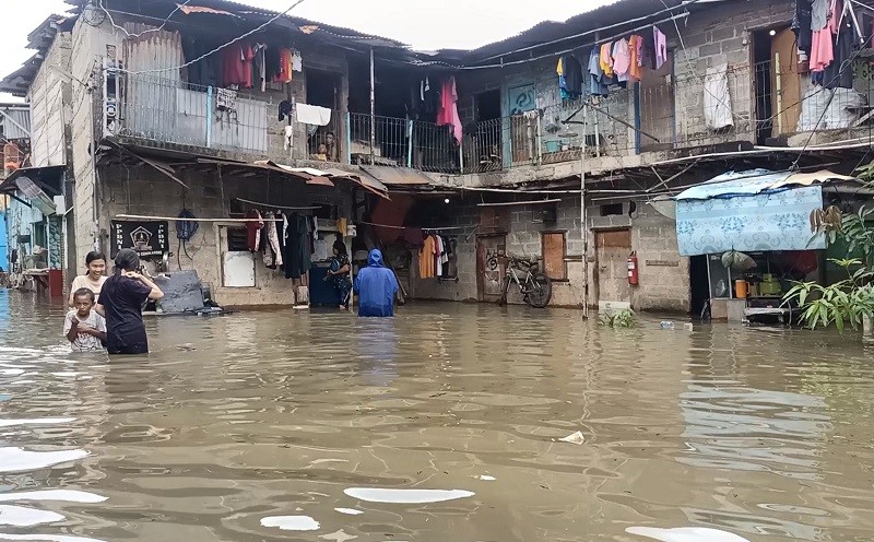 Banjir Kepung Kota Tangerang Sebabkan 2 Rumah Rusak Berat dan 7 Pohon Tumbang
