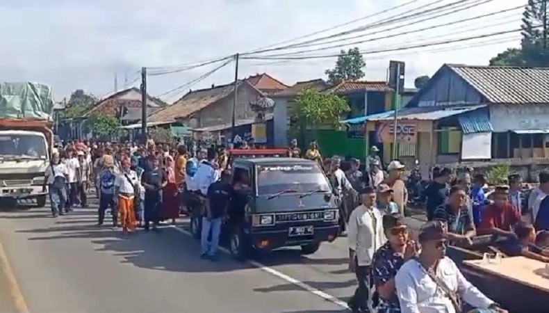 Tuntut SHM Tanah, Ratusan Warga Gilimanuk Longmarch Turun ke Jalan 