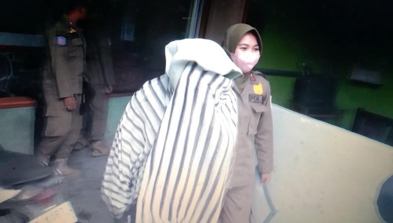 Razia Prostitusi, Satpol PP Klaten Temukan Pasangan Mesum Ngamar Bawa Anak
