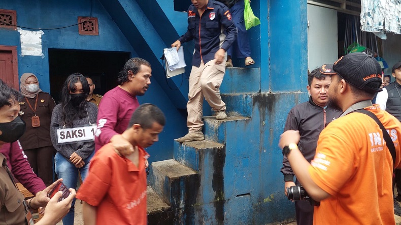 Kasus Ayah Aniaya Anak sampai Tewas di Cimahi Direkonstruksi, Pelaku Peragakan 22 Adegan
