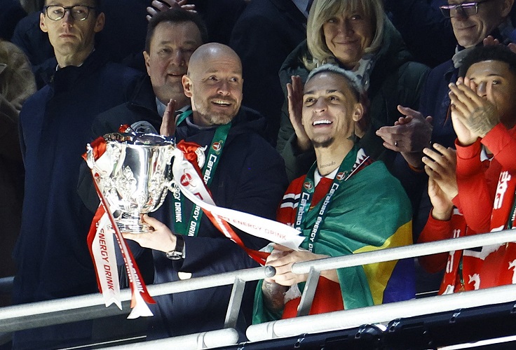 Piers Morgan Ejek Selebrasi Ten Hag Juara Piala Inggris: Baru Segitu Doang Joget-joget, Memalukan