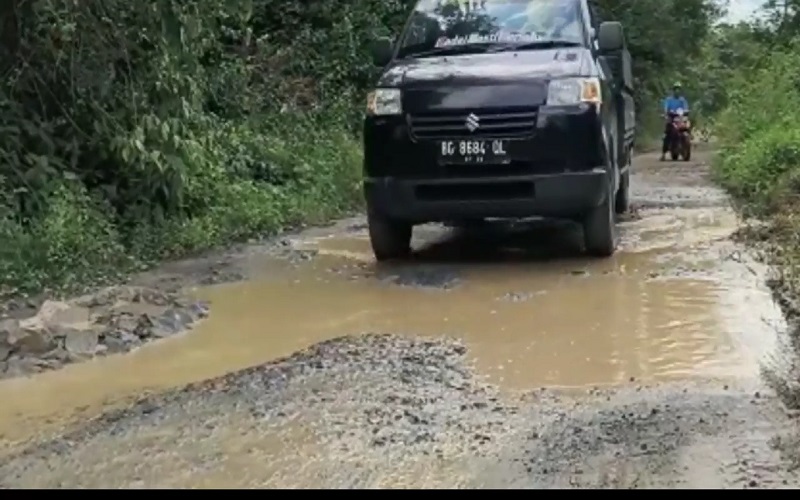 Jalan Rusak Parah dan Berlumpur, Warga Minta Pemkab Muba Lakukan Perbaikan