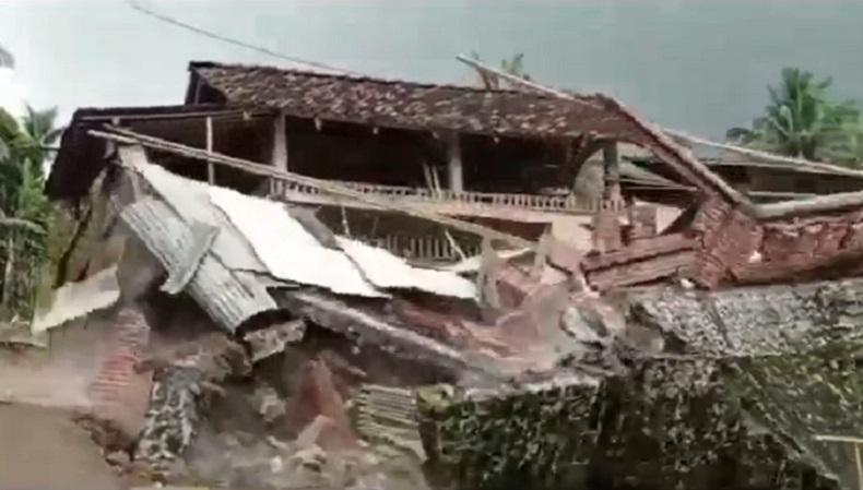 Detik-Detik Rumah Ambruk gegara Longsor di Ponorogo, 96 Warga Masih Mengungsi