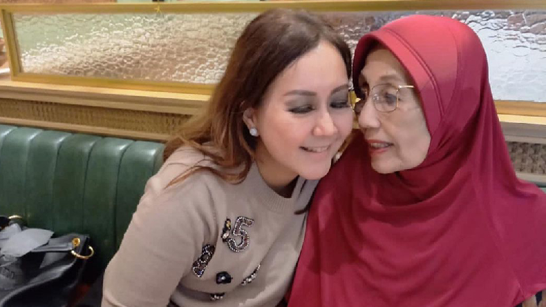  Potret Cahya Kamila, Anak Nani Wijaya yang Tetap Cantik dan Seksi di Usia 49 Tahun