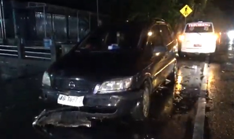 Kecelakaan di Jombang, Minibus Oleng Tabrak Pemotor hingga Tewas dan 1 Kritis 