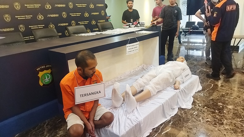 Rekonstruksi Mutilasi Angela Hindriati Ungkap Ecky Sempat Tidur di Samping Mayat Korban