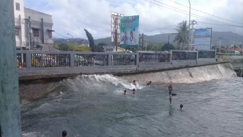 BMKG Minta Waspadai Gelombang Sangat Tinggi hingga 6 Meter di Perairan Maluku