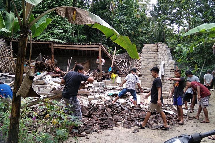Rumah Lansia di Kulonprogo Roboh Usai Diguyur Hujan Deras