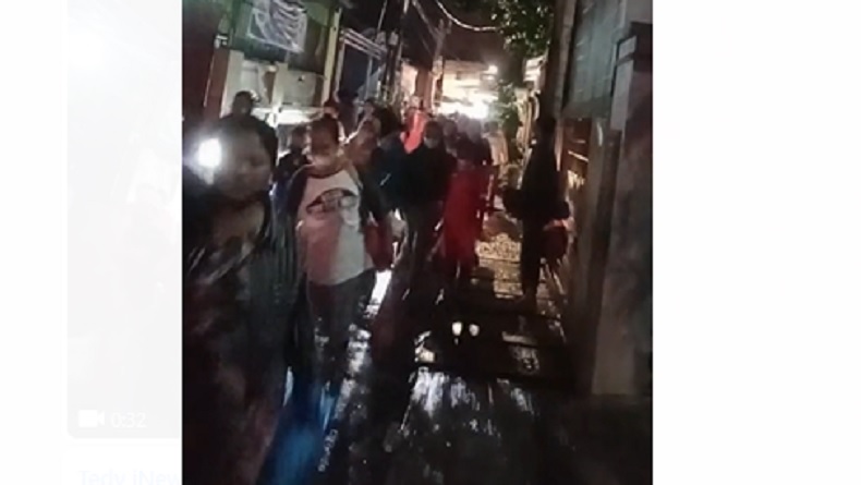 Penampakan Kebakaran Depo Plumpang, Api Berkobar