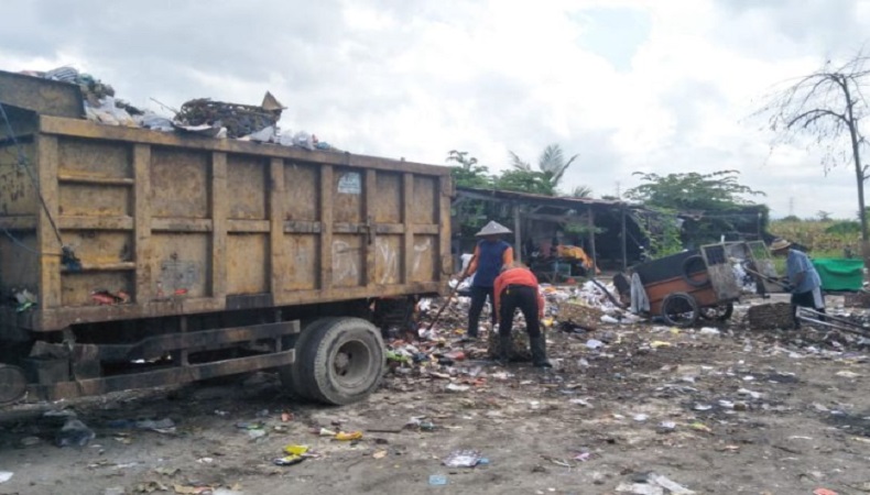 36 Tempat Pembuangan Sampah Ilegal di Mataram Ditutup oleh DLH