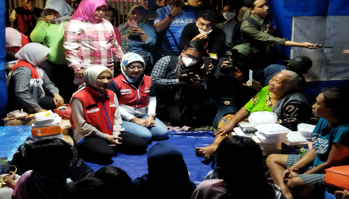 Dirut Pertamina Kunjungi Korban Kebakaran Depo Plumpang di Tenda Pengungsian, Ini Janjinya