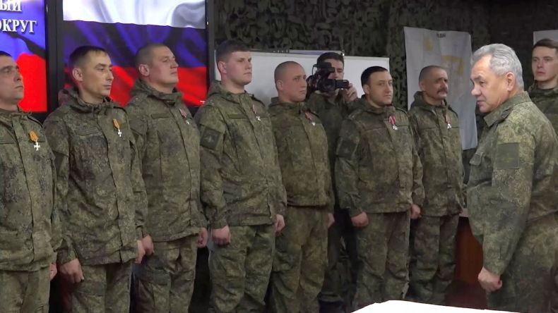 Momen Langka, Menhan Rusia Sergei Shoigu Kunjungi Pasukannya di Ukraina