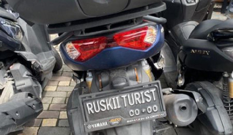 Viral Bule Rusia Ganti Pelat Nomor Pakai Nama Sendiri, Begini Respons Polda Bali