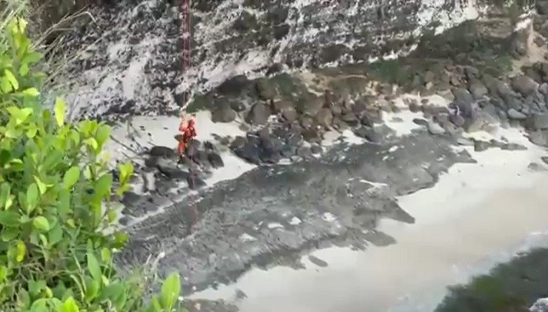 Selfie di Broken Beach, Wisatawan India Jatuh dari Tebing Setinggi 40 Meter