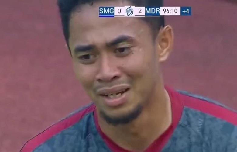 Ricki Ariansyah Pingsan di Laga PSIS Vs Madura United, Para Pemain Menangis Lihat Kondisinya