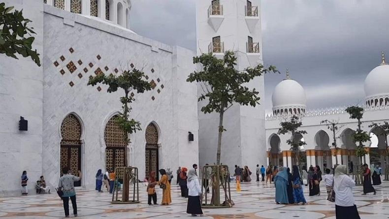 Pemkot Solo Tertibkan Parkir Liar Sekitar Masjid Sheikh Zayed, 4 Orang Diproses BAP