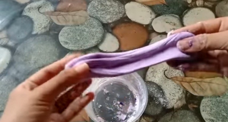 5 Cara Membuat Slime dengan Memanfaatkan Bahan-bahan di Rumah 