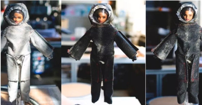 Ilmuwan Dandani Barbie dengan Baju Antariksa, Uji Metode Baru Pembersihan Debu Bulan