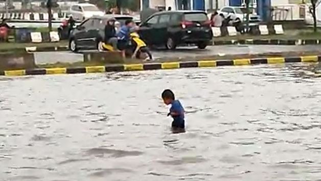 Banjir dan Longsor Terjang Sukabumi usai Diguyur Hujan 2 Jam