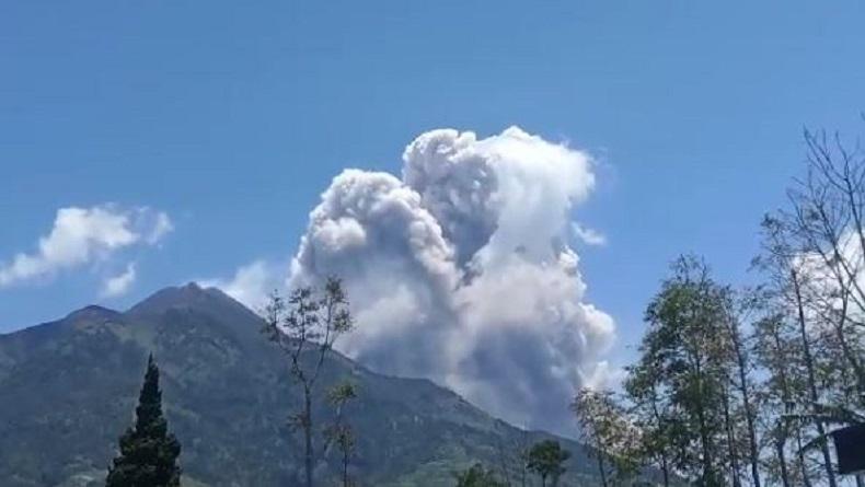 Sejumlah Desa di Boyolali Terdampak Hujan Abu dari Awan Panas Merapi