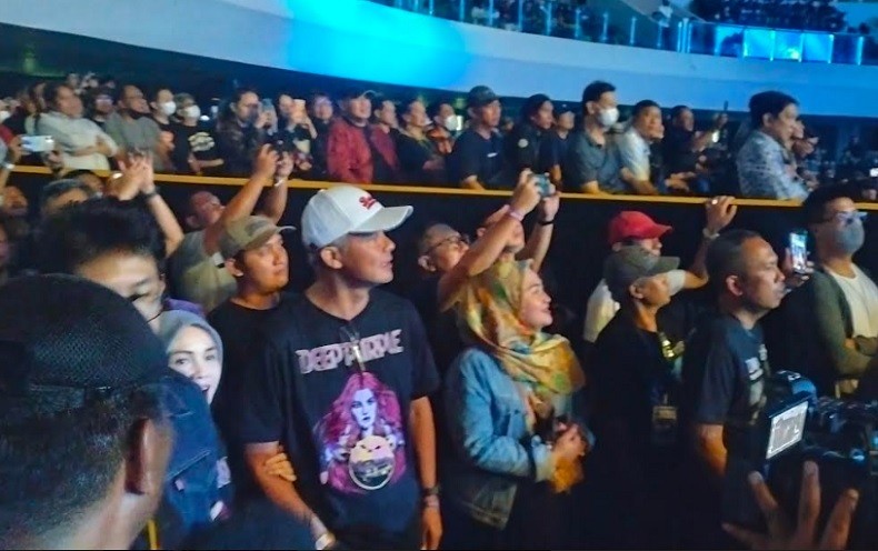 Ganjar Nonton Konser Deep Purple di Festival: Bareng Masyarakat Jingkrak-Jingkrak