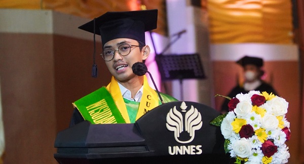 Kisah Inspiratif Raffi Jadi Wisudawan Terbaik Unnes Lulus dengan IPK Nyaris Sempurna