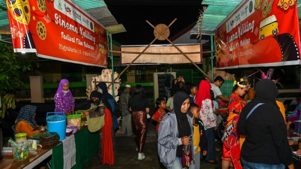Hidupkan Ekosistem Film di Daerah, Sandiaga Uno Gelar Sinema Keliling
