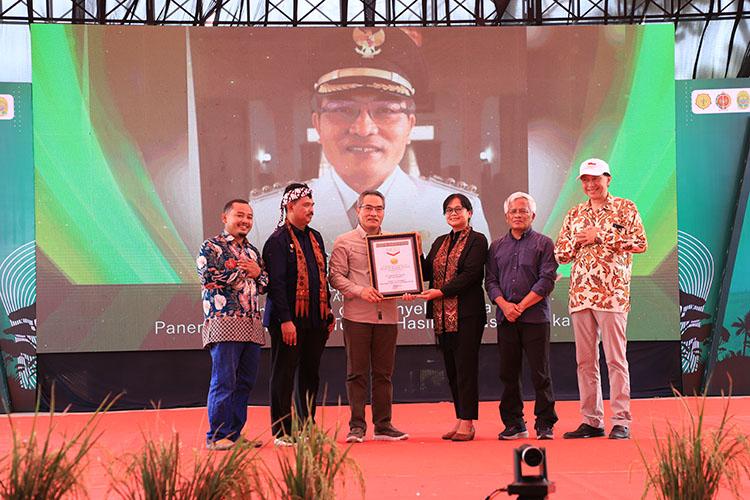 Kabupaten Bantul Catatkan Rekor MURI Pembuatan Biosaka Lebih dari 1.000 Orang