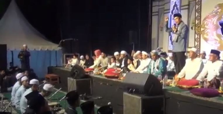 TGB Zainul Majdi Hadiri Haflah Tasyakur Akhirusannah Al Hikmah 1 Bershalawat di Brebes