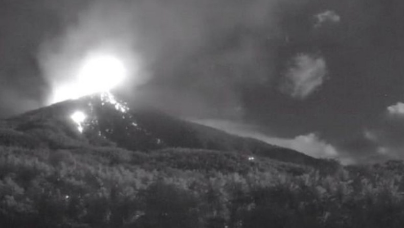 Status Gunung Karangetang Masih Siaga setelah 5 Pekan Erupsi