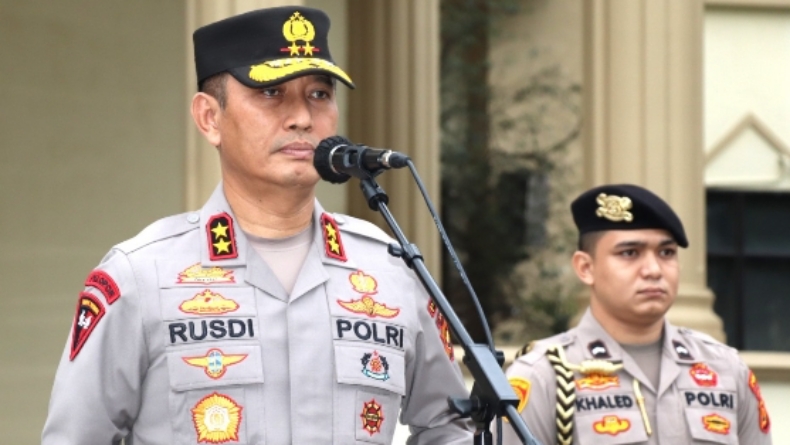 Kapolda Jambi Mulai Bertugas Usai Kecelakaan Heli, Pimpin Apel Pagi
