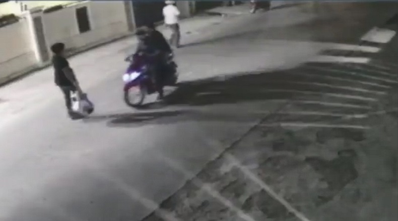 4 Remaja Dikeroyok 7 OTK saat Nongkrong di Pinggir Jalan, Aksi Pelaku Terekam CCTV