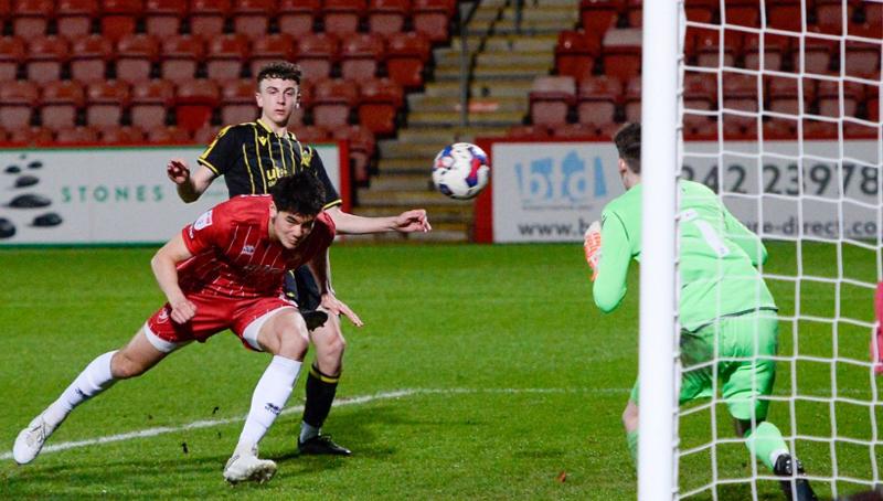 Elkan Baggott Cetak Gol, Cheltenham Town Melaju ke Final County Cup