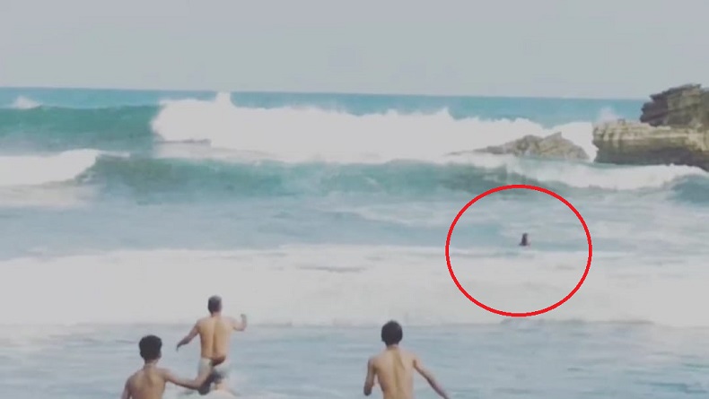 Anak Punk asal Tasikmalaya Nyaris Tenggelam di Pantai Batuhiu Pangandaran