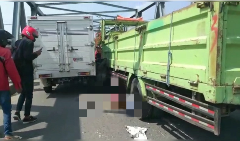 Kecelakaan Maut di Bojonegoro, Pemotor Sri Rahayu Tewas Terlindas Truk di Jembatan