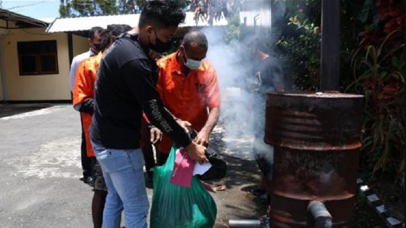 2 Pengedar Narkoba Ditangkap di Jayapura, Barang Bukti Ganja 3,74 Kg