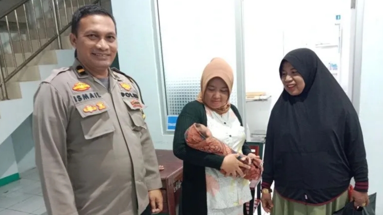 Dengar Tangisan Bayi, Istri Kanit Provos di Agam Kaget Temukan Bayi di Teras Rumah