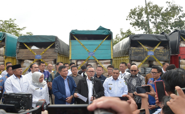 Pakaian, Sepatu dan Tas Bekas Impor Senilai Rp10 Miliar Dimusnahkan
