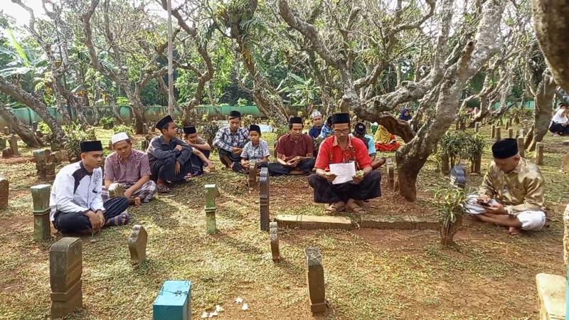 Tradisi Nyadran di Jumat Terakhir Syaban, Warga Kaliwungu Kendal Padati Makam  
