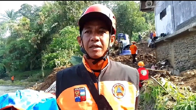 Lansia dan Bayi 8 Bulan Masih Tertimbun Tanah Longsor di Bogor, Tim SAR Lanjutkan Pencarian