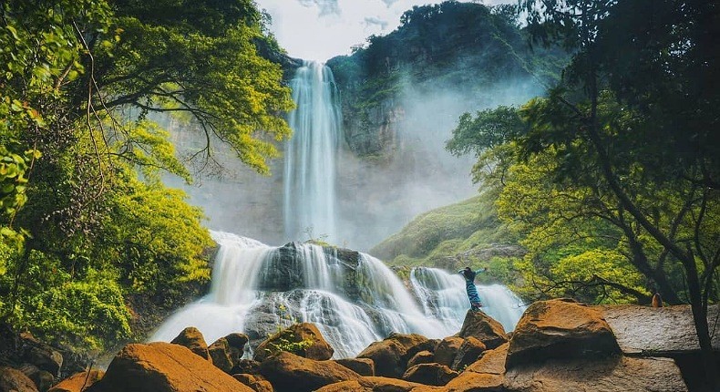 Ide Liburan ke Sukabumi, Singgah ke Curug Cikanteh yang Eksotis Mirip Tirai Raksasa 