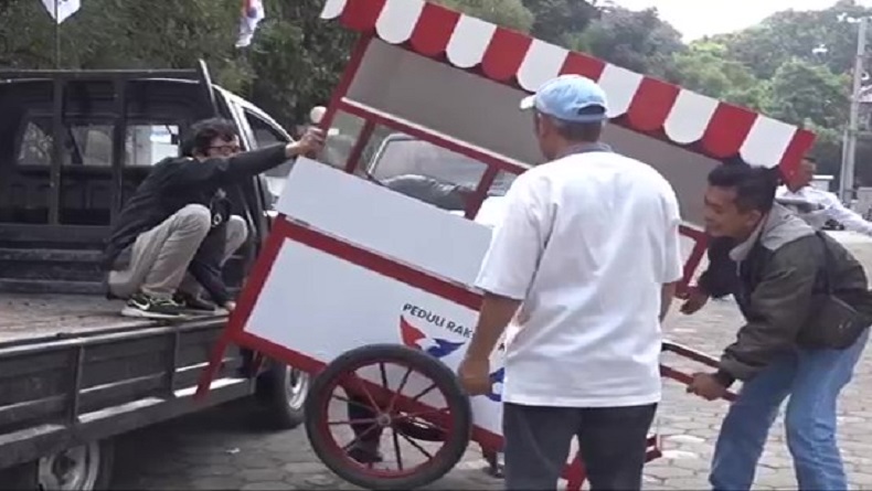Dapat Bantuan Gerobak Perindo, Ini Harapan Pelaku UMKM di Bandung