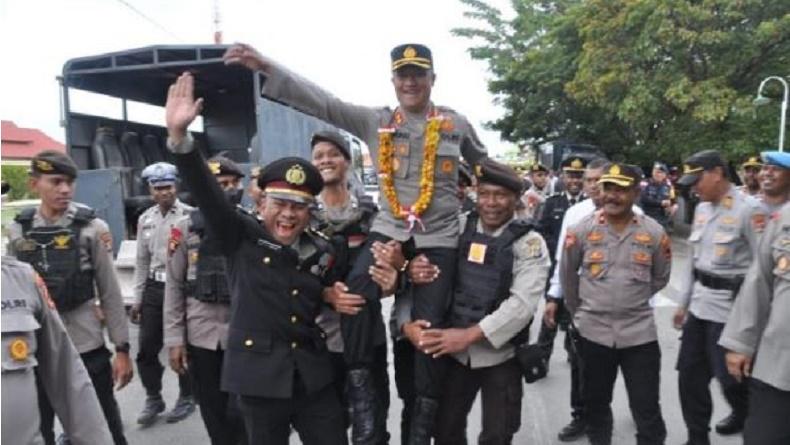 Ditarik ke Polda Papua, AKBP Hesman Eks Kapolres Jayawijaya Diantar dengan Pedang Pora