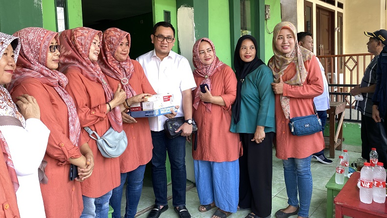 Ketua DPW Partai Perindo DKI Effendi Syahputra Silaturahmi dengan Ibu-ibu di Bintaro