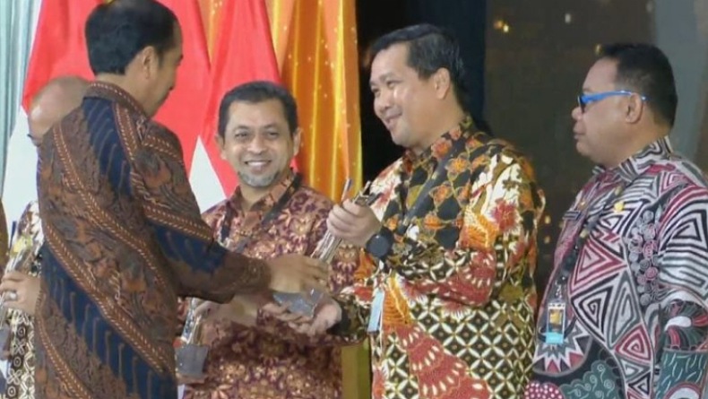Sulut Terima PPKM Award Terbaik dari Presiden Jokowi